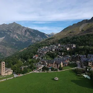 Con Terraza Y Vistas Panorámicas En Apartamento